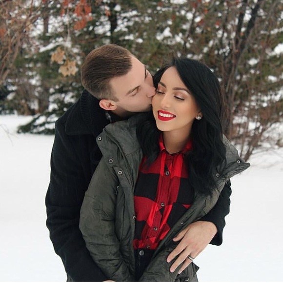 Meet your Posher, Nicole - Picture 3 of 7